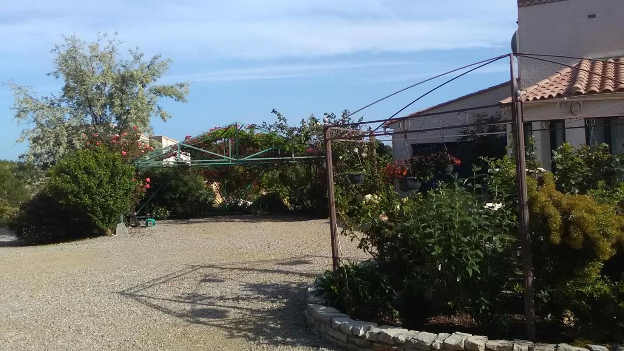 Cesseras Mas A 4 Mains B&B 외부 사진